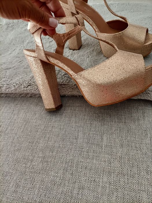 Sandálias n.39 Prateadas e douradas