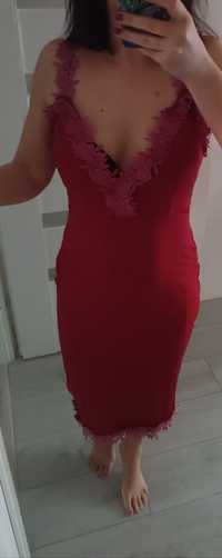 Czerwona sexy sukienka midi dekolt L