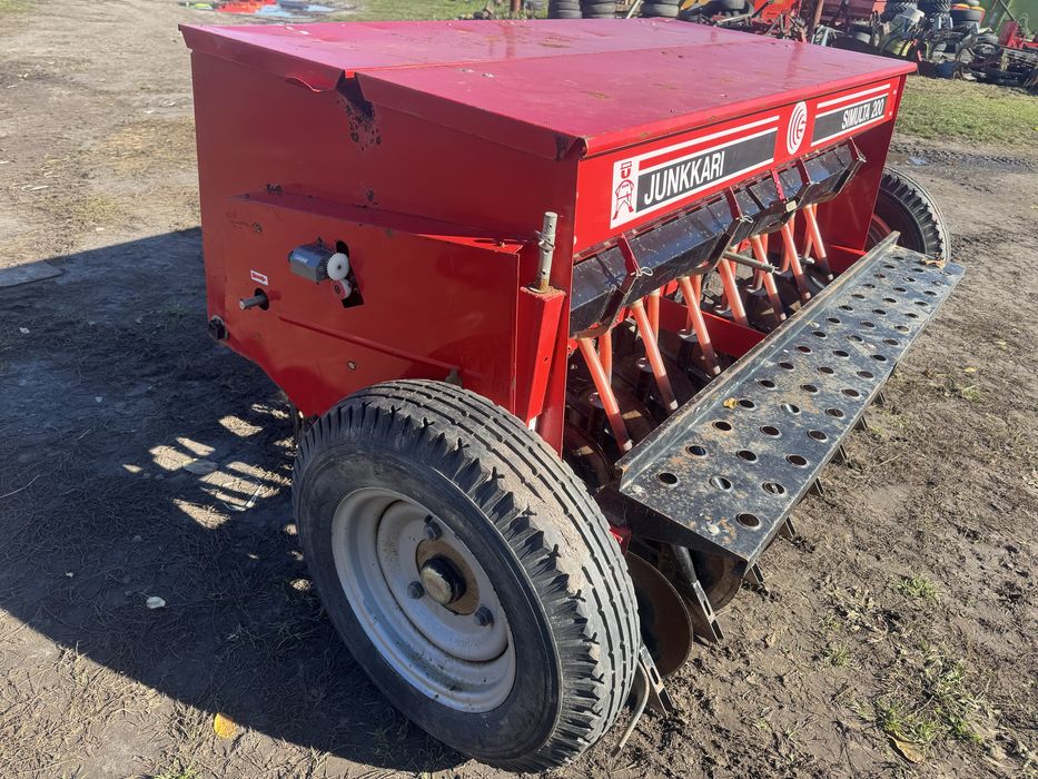 Сівалка зернова навісна 2м дискова  з міндобривом SIMULTA JUNKKARI 200