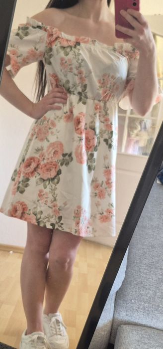 Letnia sukienka w kwiaty z hiszpańskim dekoltem  rozmiar S