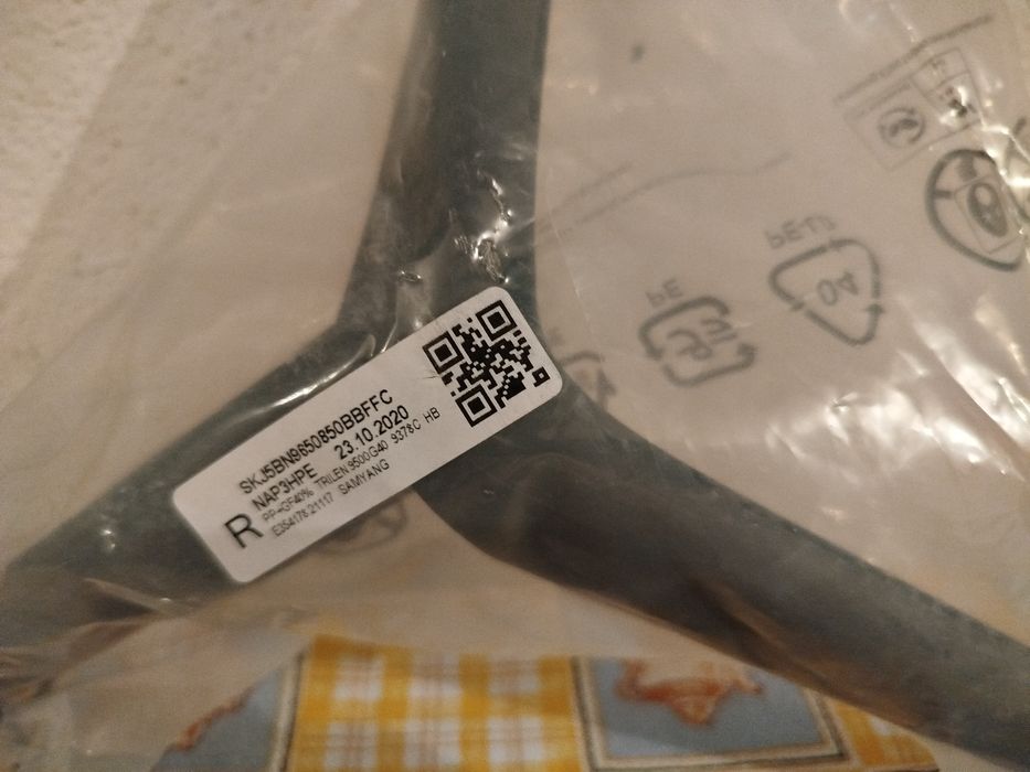 Bases ou pés de suporte para televisores/ monitores