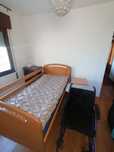 Cama articulada elétrica com colchão antiescaras + mesa de apoio
