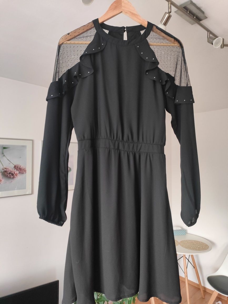Czarna sukienka Mohito 36