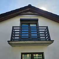 Balustrady balkony francuskie szklane panelowe poręcze loftowe