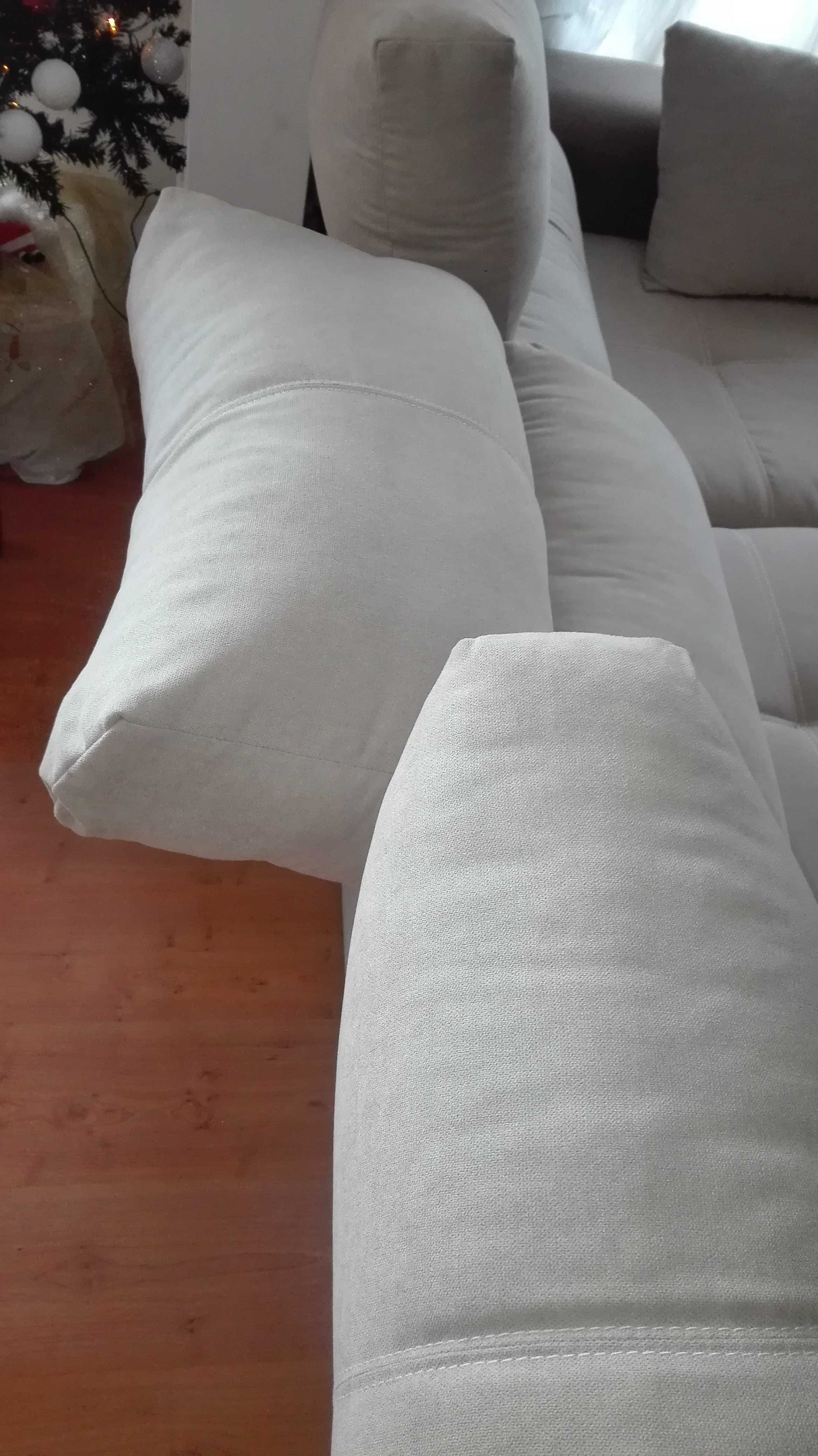 Sofá com chaiselongue direito