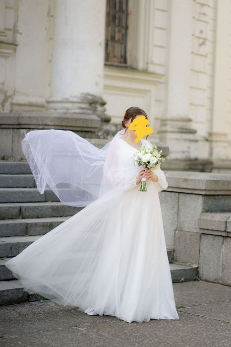 Продам весільну сукню