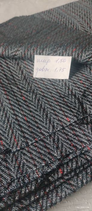 Відрізи різних тканин, біла