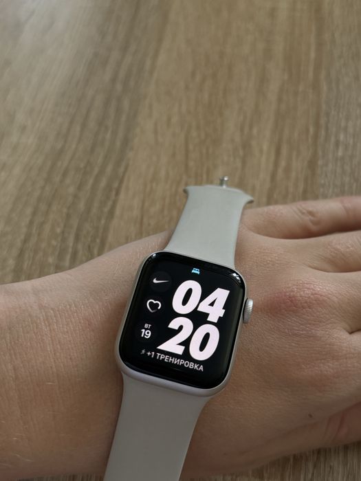 Годинник APPLE WATCH SE (Gen 2) 40mm M/L GPS
