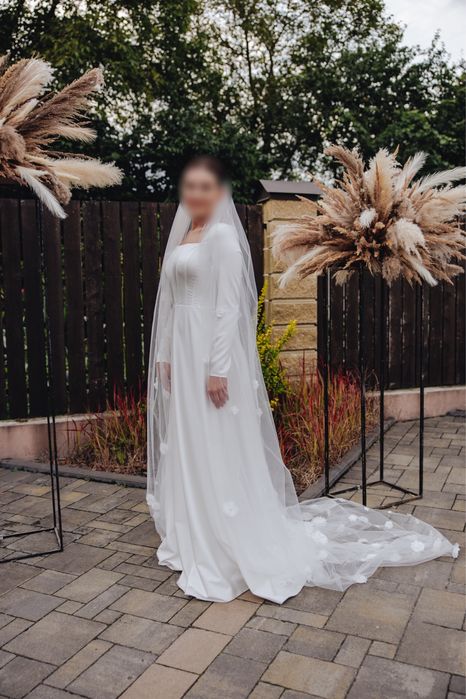 продам весільну сукню