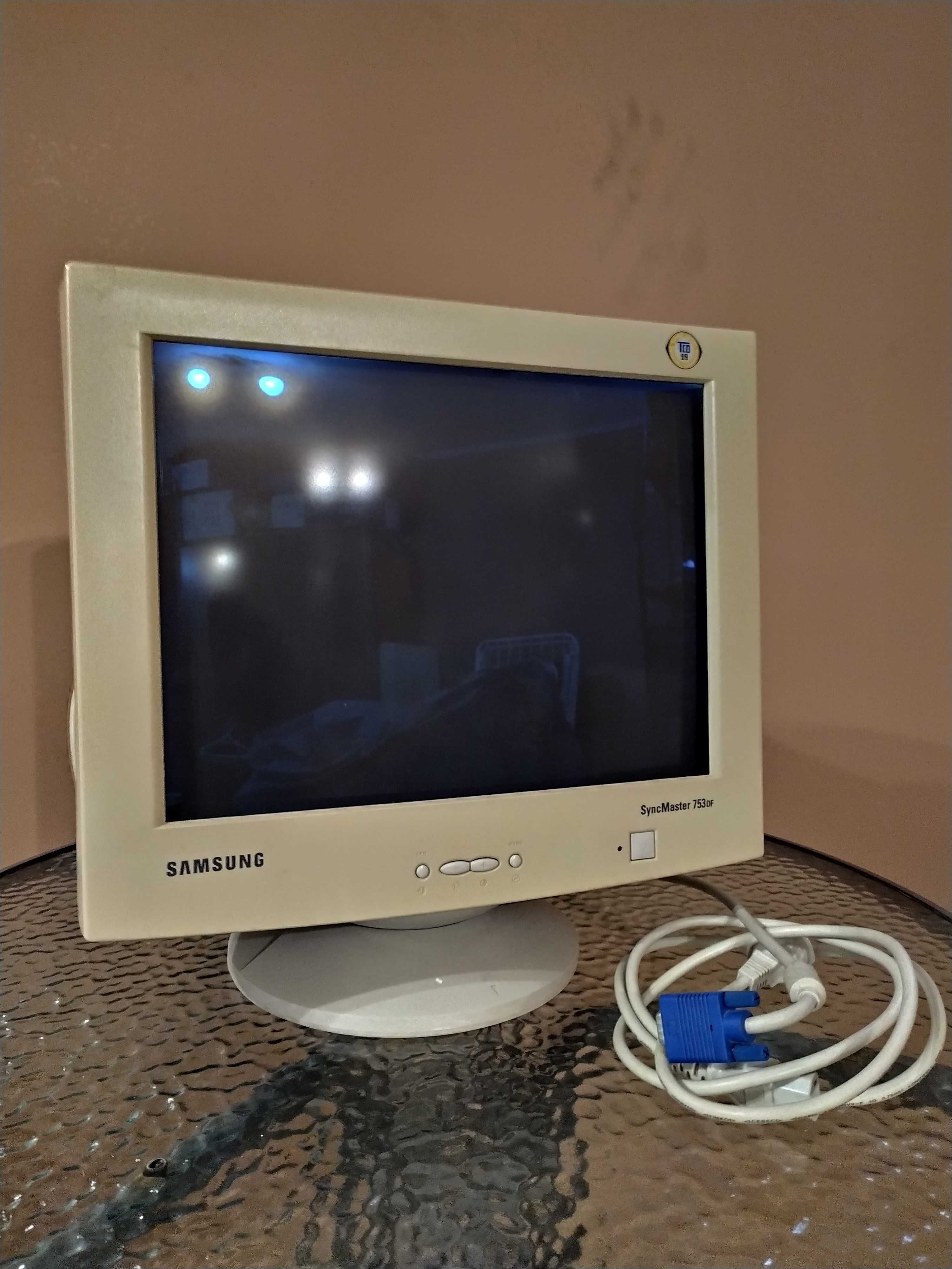 Monitor Samsung z zestawem komputerowym z drukarką