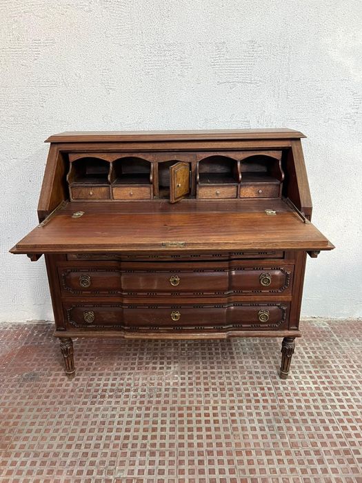 Quarto (cama, secretária, cadeira , espelho e mesa cabeceira vintage)