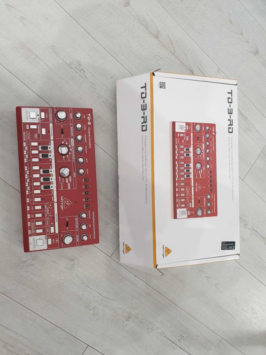 Behringer TD-3 RD syntezator basowy