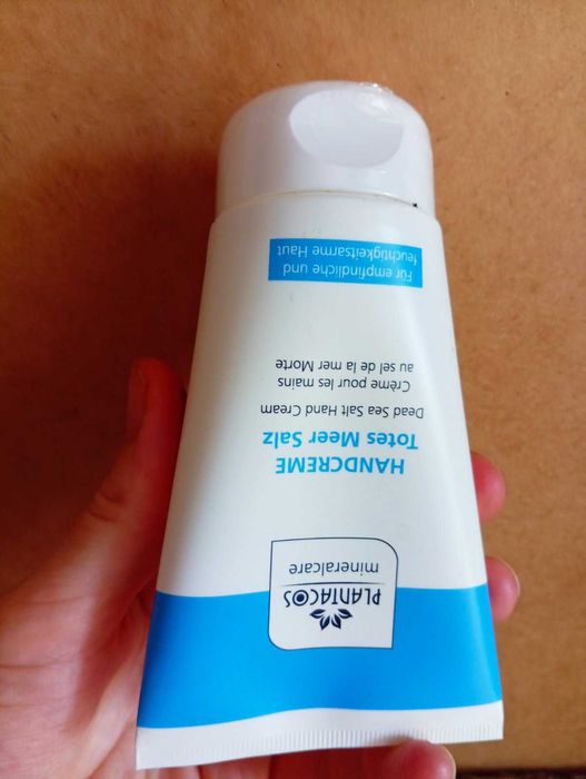 Крем для рук PLANTACOS с солью Мертвого моря 100 мл для сухой кожи рук