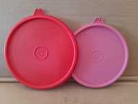 Par de tampas da Tupperware