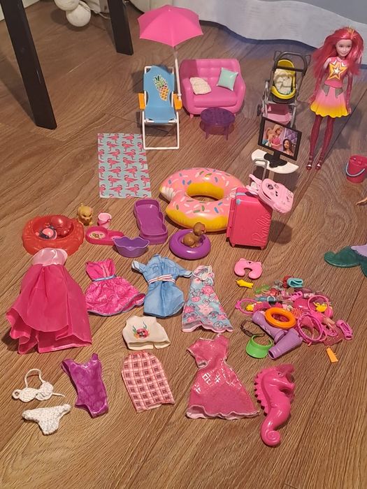 Zestaw lalek Barbie plus akcesoria