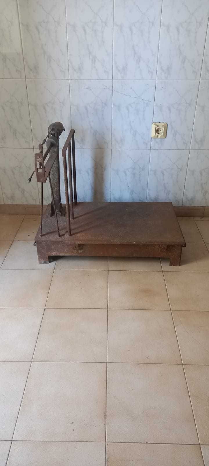 Balança decimal antiga