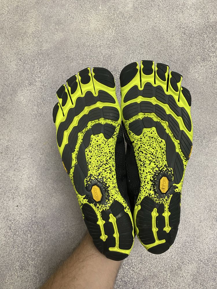 Vibram Fivefingers трекінгові кросівки