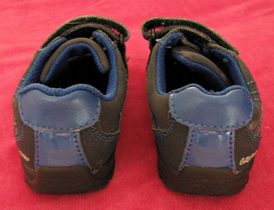 Clarks sportowe buty chłopięce skóra naturalna świecące 22