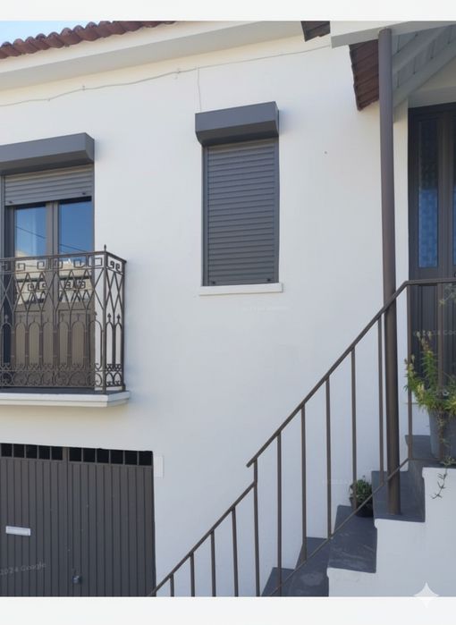 Moradia R/C e 1° andar com anexo e terreno