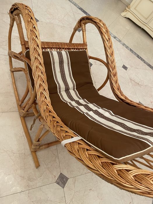 Крісло-гойдалка з натурального матеріалу