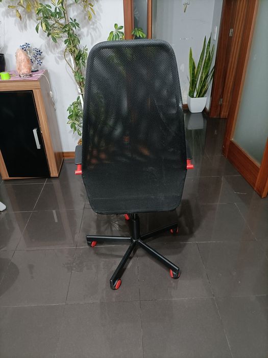 Cadeira de escritório como nova