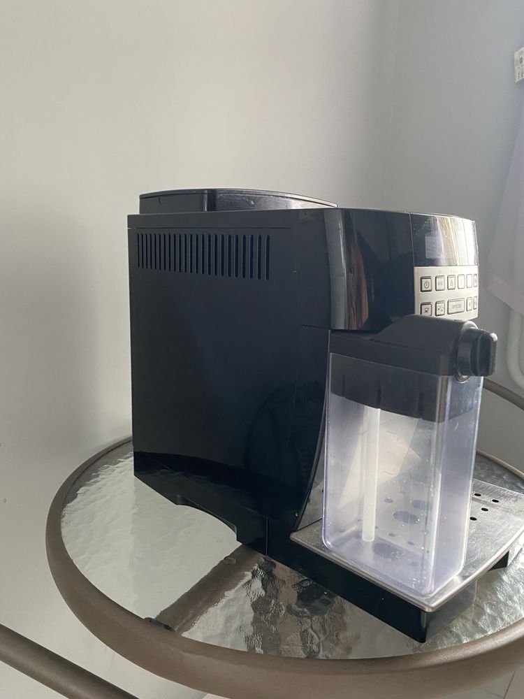 Кавоварка Delonghi magnifka S!  Еспресомашина.  Кофемашина.