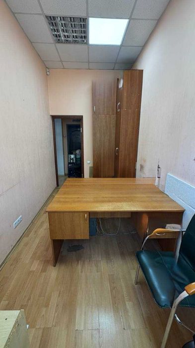 Продам 3-поверхове приміщення в центрі міста
 вул. Моссаковського, 1
