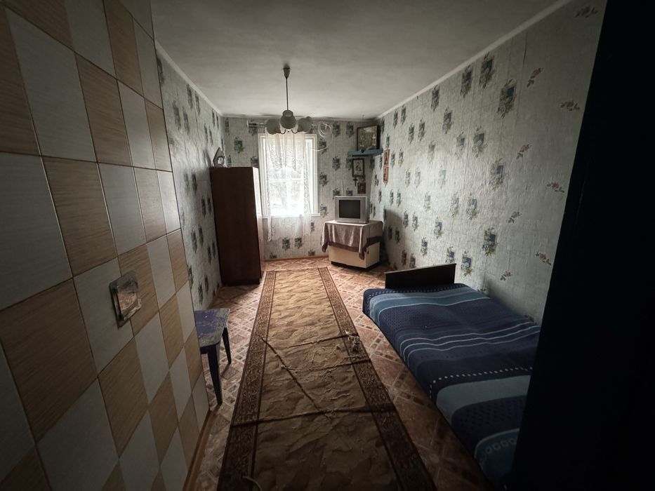 Продам будинок в центрі села Стави