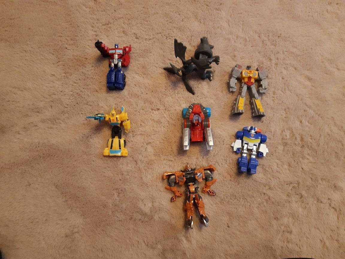 Zestaw figurek Transformers, robot Bumblebee i Optimus  plus gratis