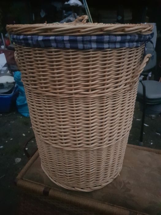 2 kosze wiklinowe na pranie bielizne