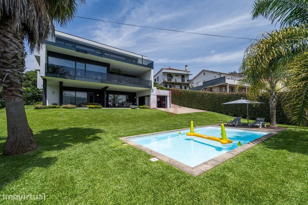 Moradia de Luxo T5+T1 com piscina no Coração de Vizela