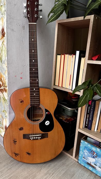 Гітара шестиструнна