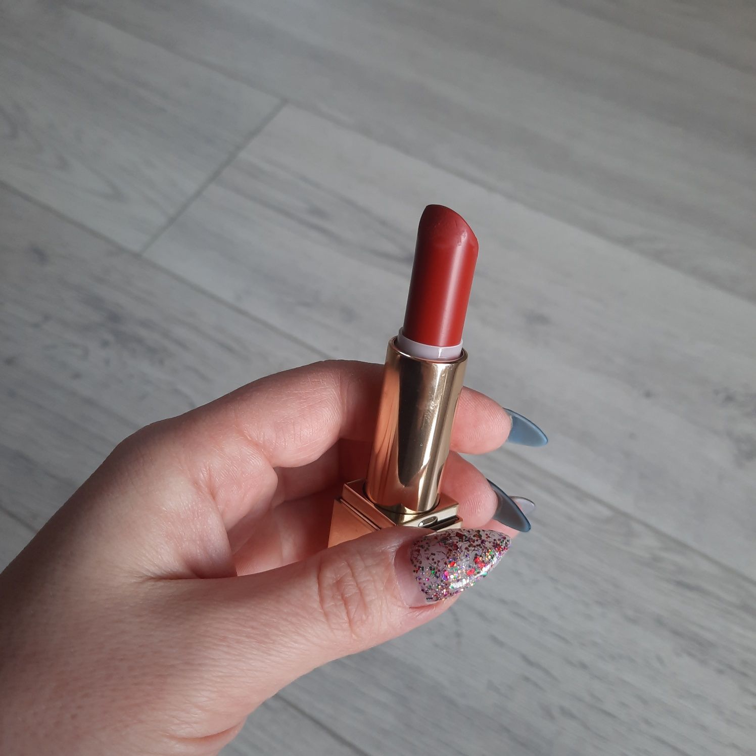 Estee Lauder Pure Color Envy Matte  nr 333 Persuasive czerwona