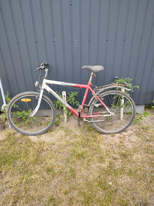 Rower raczej na części bo stał jakiś czas nie używany