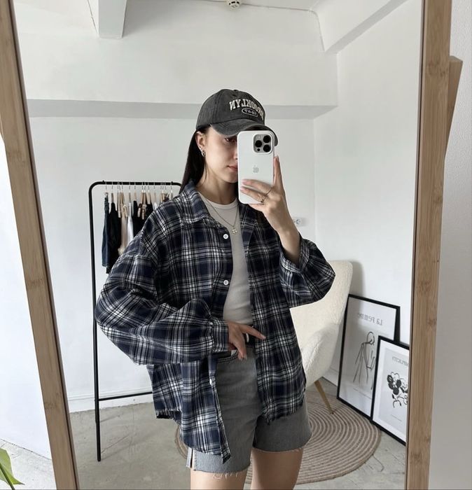 Чорно біла картата сорочка