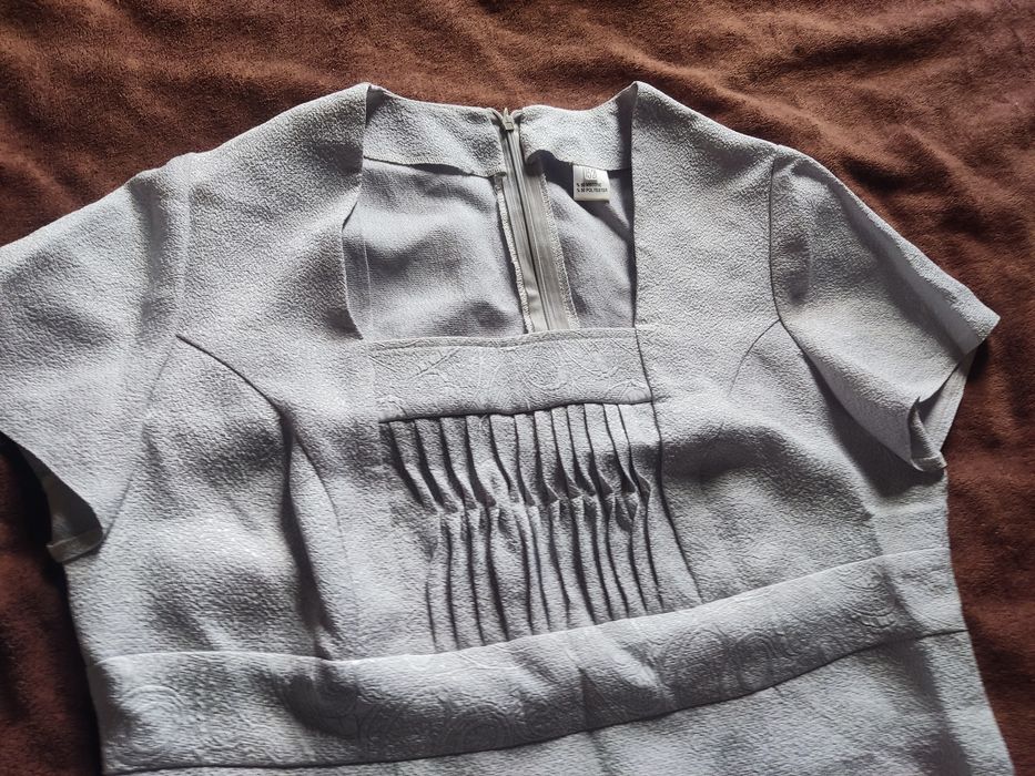 Віддам нові жіночі плаття