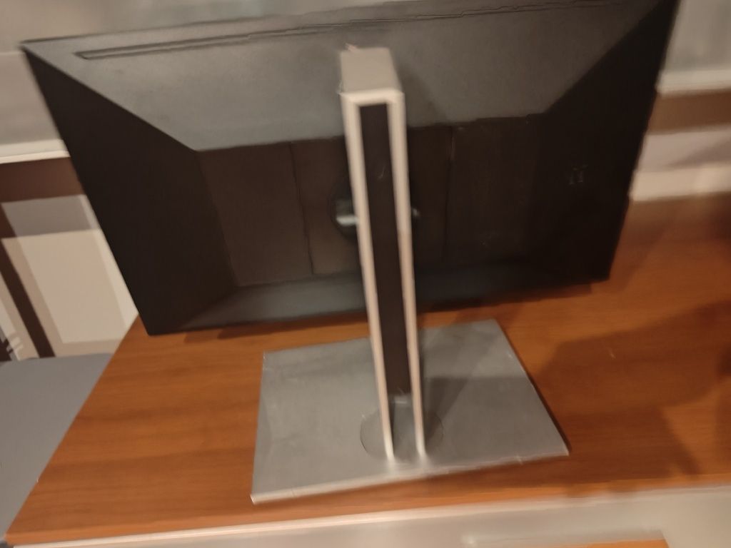 Monitor HP E23 G4  HDMI dp VGA stab dbd
