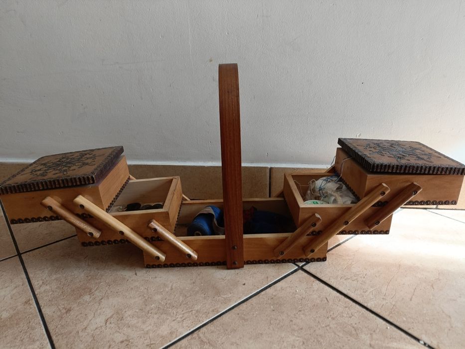 Drewniana niciarka skrzynka na nici