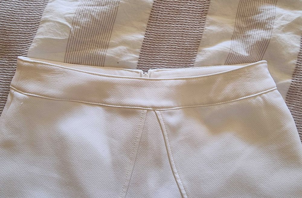 Saia branca Stradivarius, tamanho 34