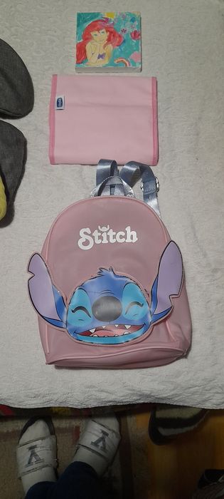 Mochila para criança STICHE + estojo e carteira da CHICCO
