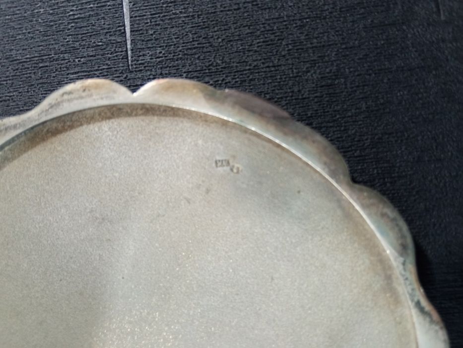 Puderniczka srebrna próba srebra 800. Bardzo stara.