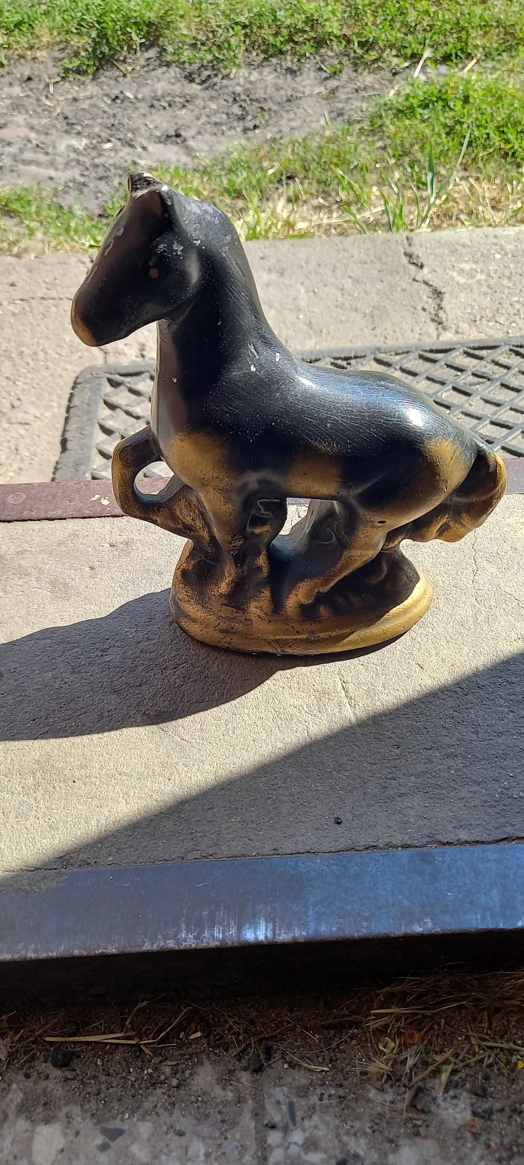 Figurka w kształcie konia