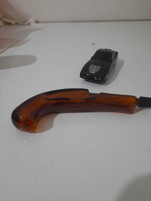 Frascos de perfume da AVON.