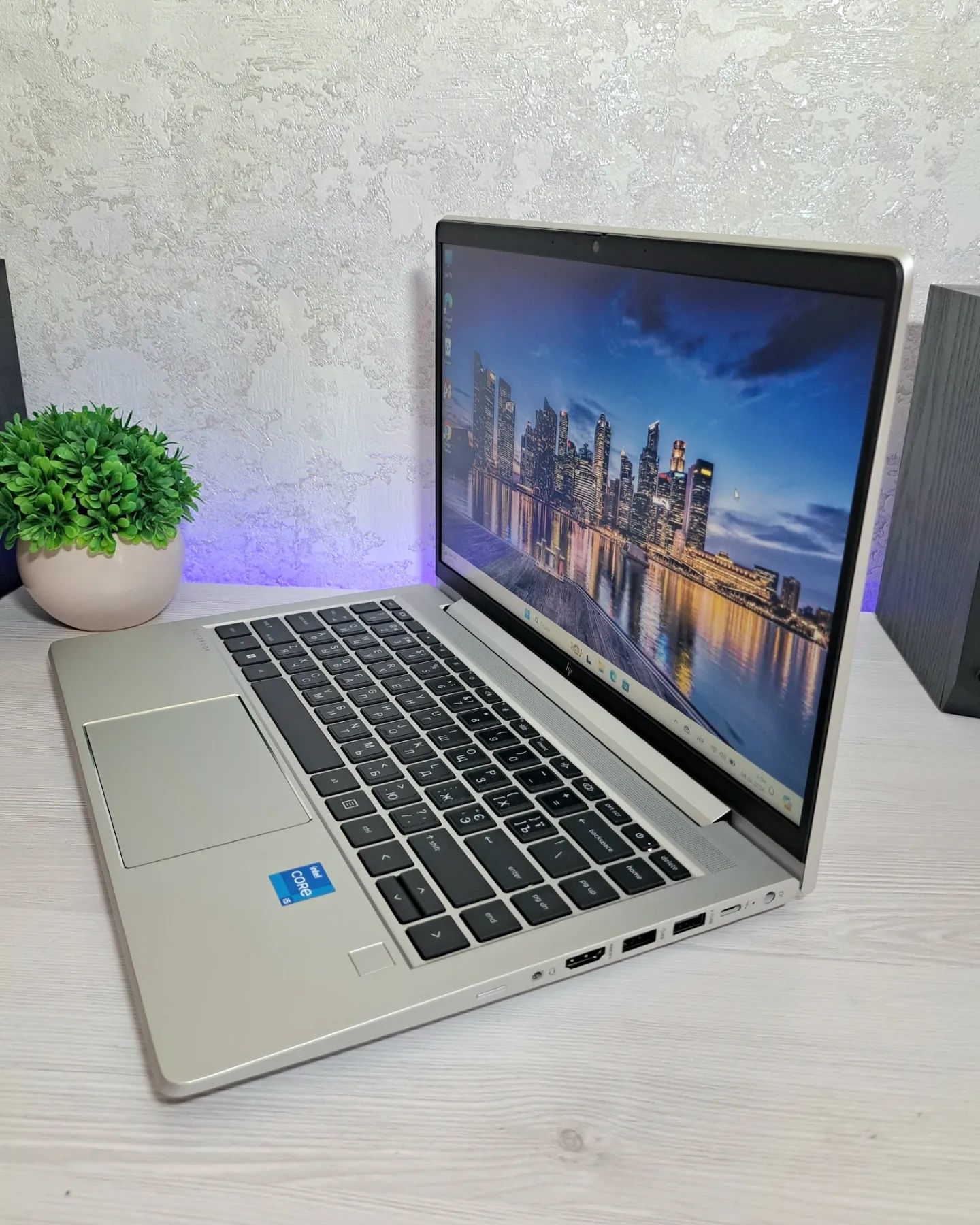 Ноутбук HP Elitebook 640 G9/i5-1235U/12 Gb/256/Intel Iris Xe до 2 Gb