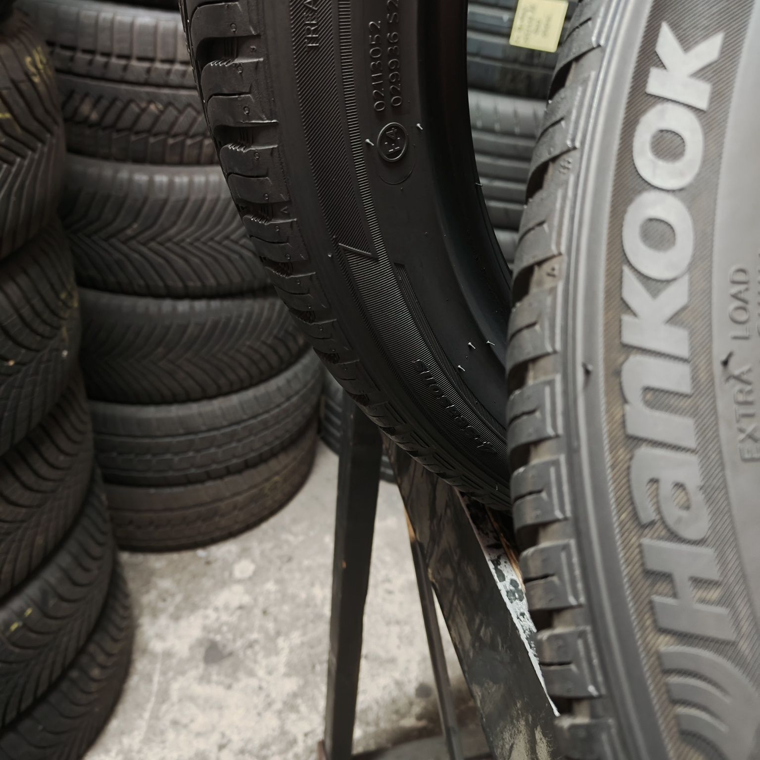 225/45/18 XL Sprzedam parę opon całorocznych Hankook