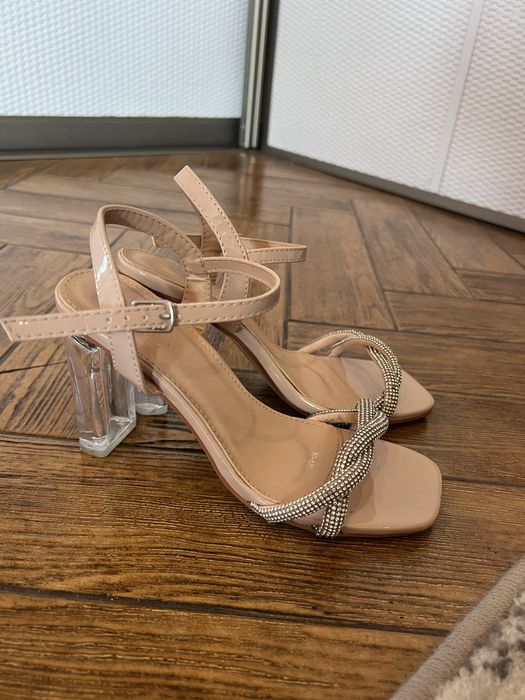 Szpilki na słupku transparentne warkocz Renee r. 37