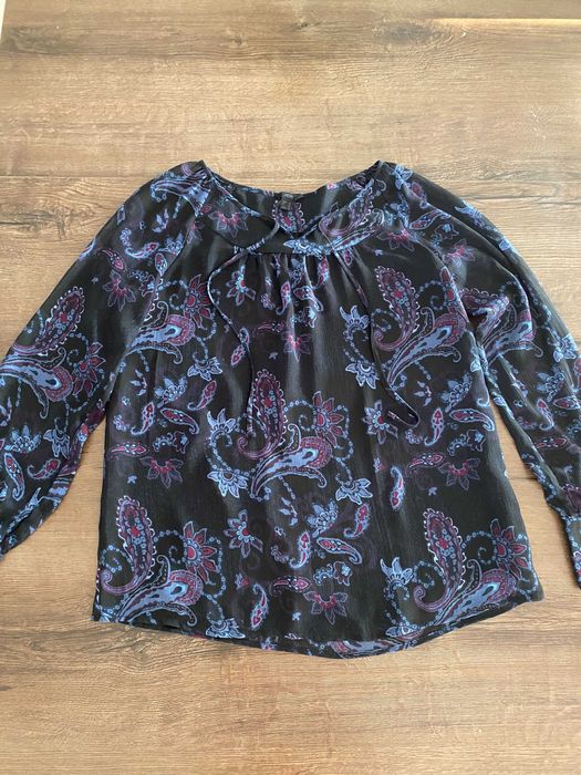 Wzorzysta bluzka z długim rękawem