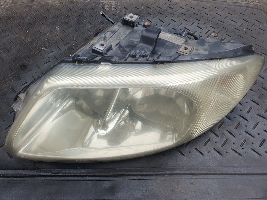 LAMPA REFLEKTOR LEWY PRZÓD CHRYSLER VOYAGER IV 2000-2005 04857703AB EUROPA