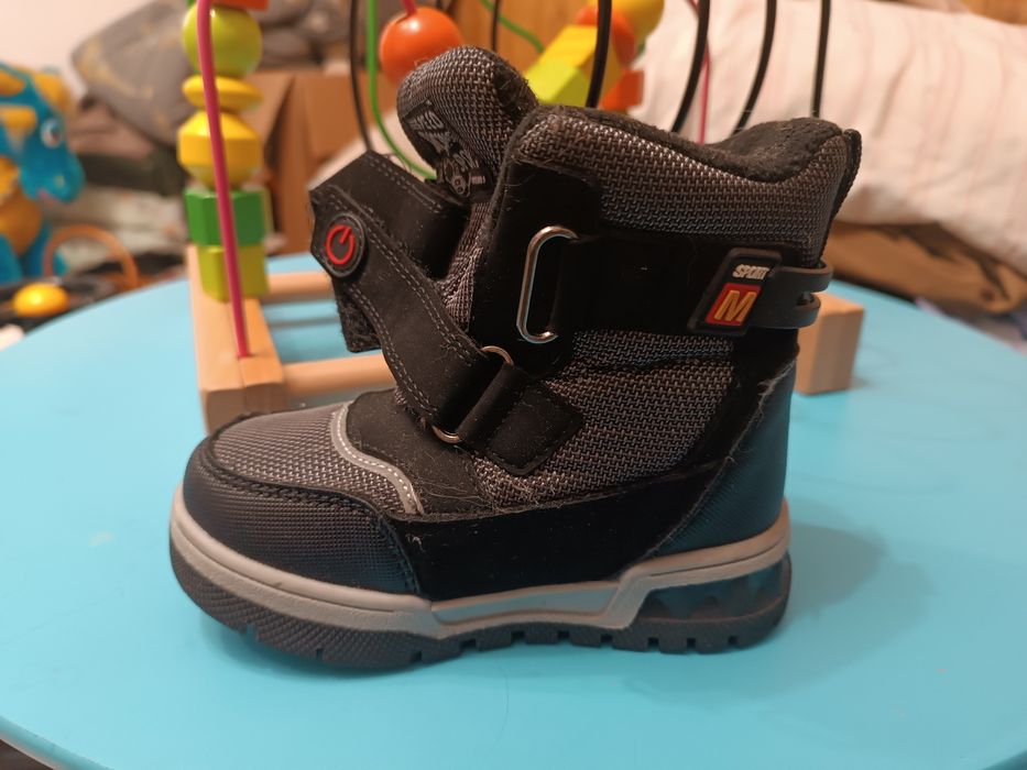 Продам зимові ботінки для хлопчика 25 розміру, в чудово стані