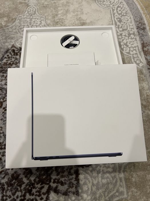 Macbook air M2 13’ 16/512